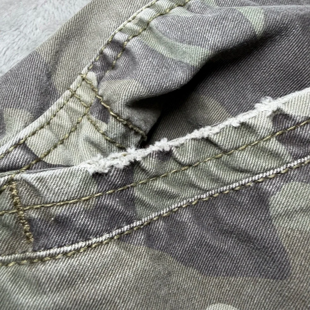 American Eagle Mens Size 31 Next Level Flex Camo Cargo Shorts Classic Stretch